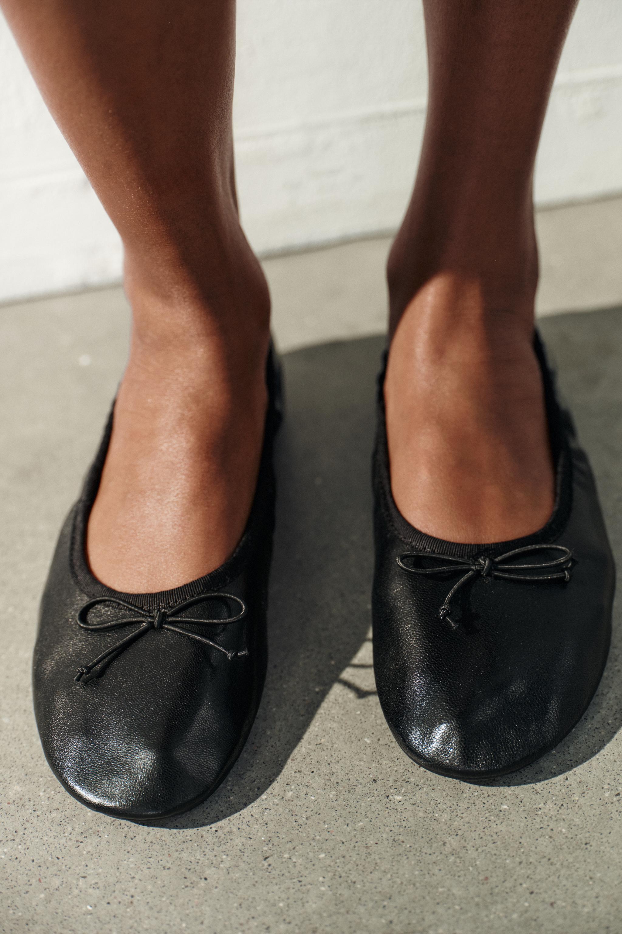 RUFFLED LEATHER BALLET FLATS